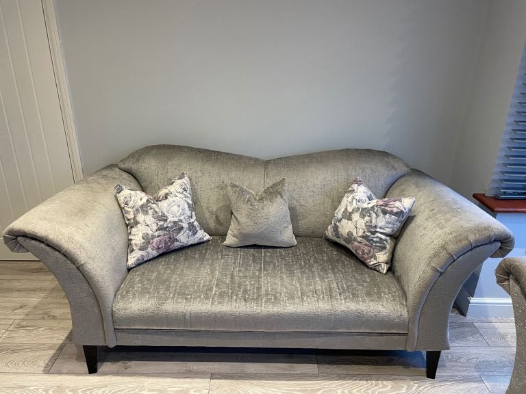 Beautiful Grey Crushed Velvet Sofa Set – 3 Seater & 2 Seater