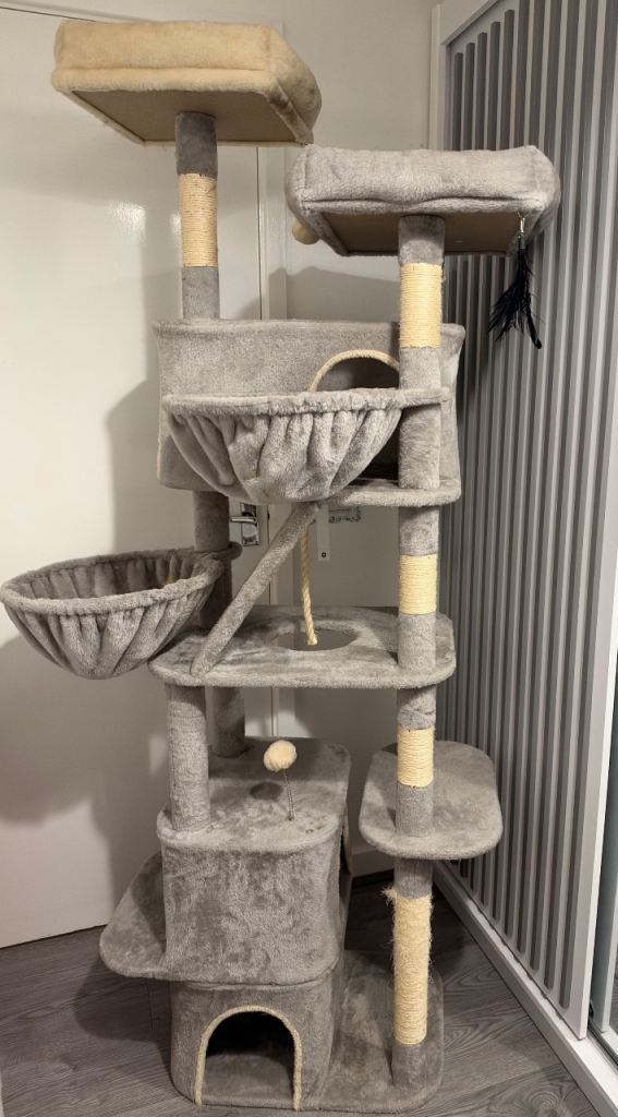 Grey Cat Tree 185cm Tall – Great Condition – Collection Only E14