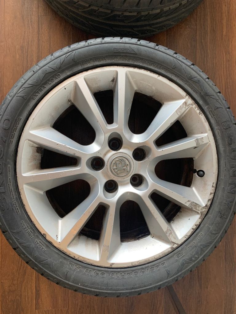 17 inch Vauxhall Alloys With Tyres