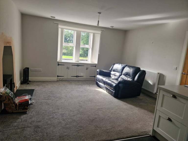 2 Bedroom Cottage - available 10th April - £720 PCM