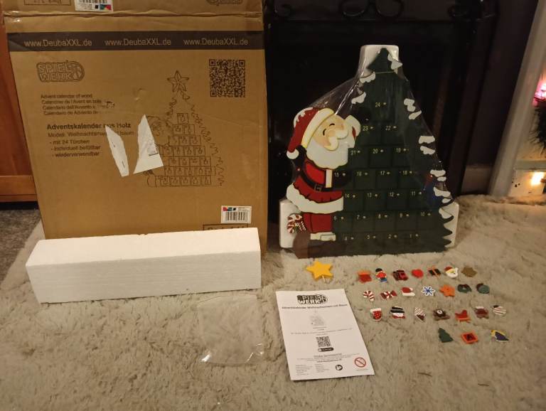 Lovely Christmas tree count down calendar 