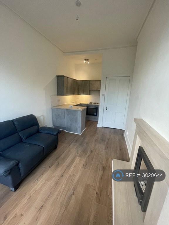 1 bedroom flat in Thornwood Avenue, Glasgow, G11 (1 bed) (#3020644)
