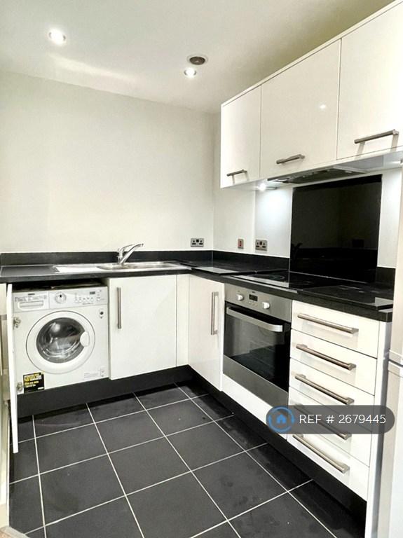 1 bedroom flat in Hitherwood Court, London, NW9 (1 bed) (#2679445)