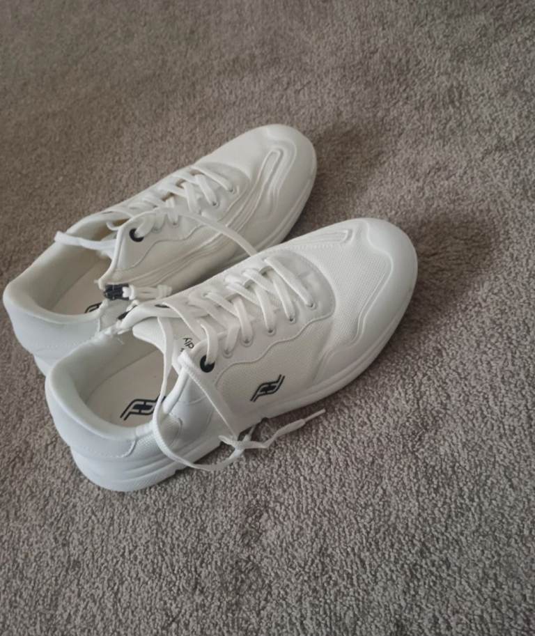 Friendly Voyage Trainers 