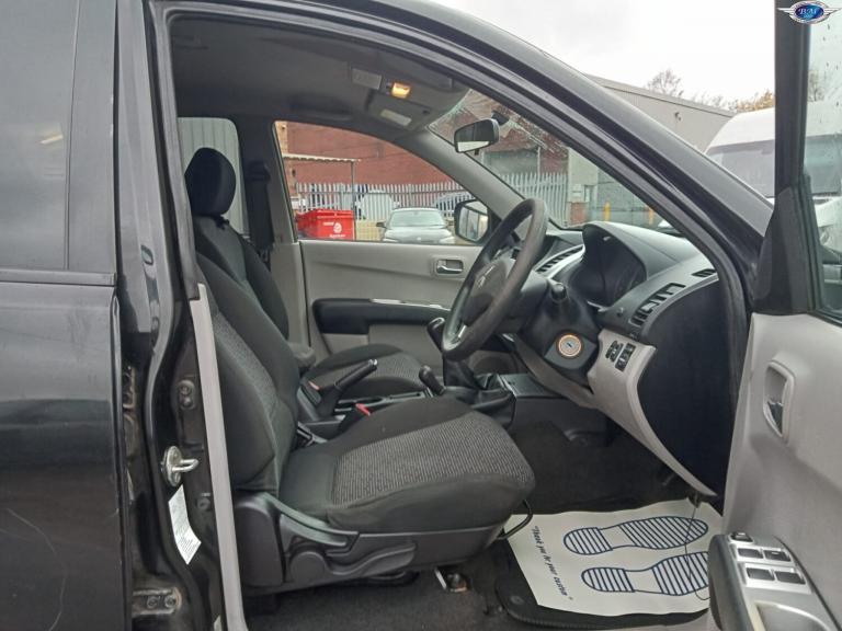MITSUBISHI L200 2.5 DI-D Trojan Black Manual Diesel 2011