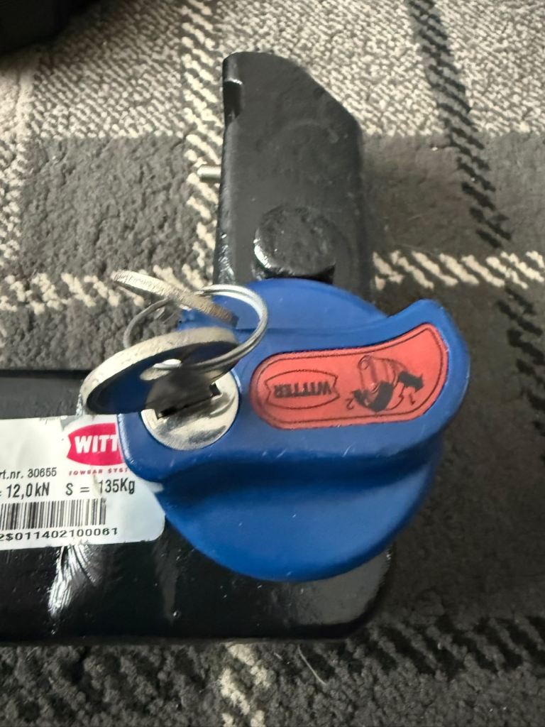 Witter detachable swan neck tow bar 
