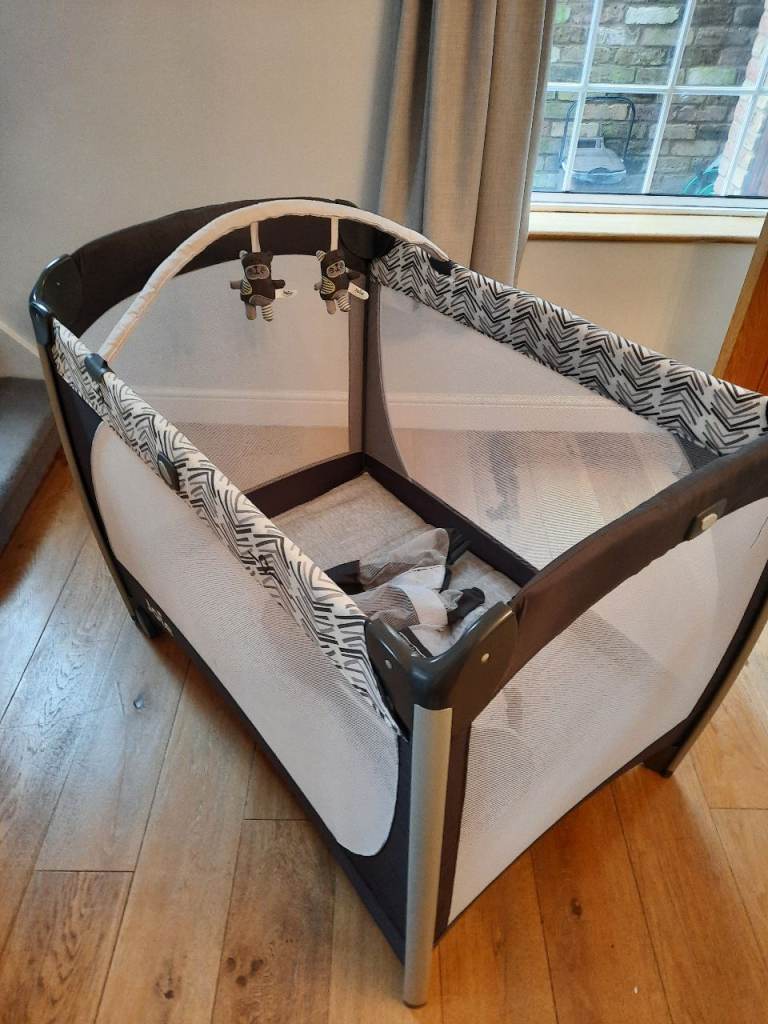 Travel cot