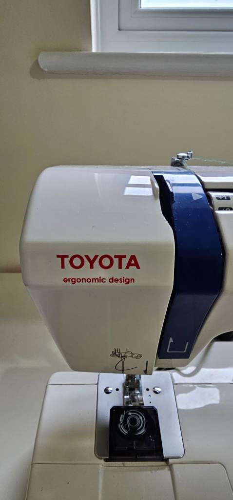 Toyota SP100 Series Sewing Machine with Foot Pedal