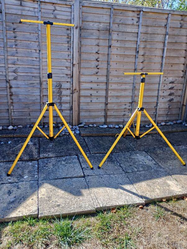 Work light Tri pod x 2 and level ruler included 