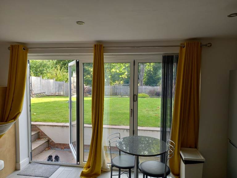 Studio apartment - all bills and council tax included 