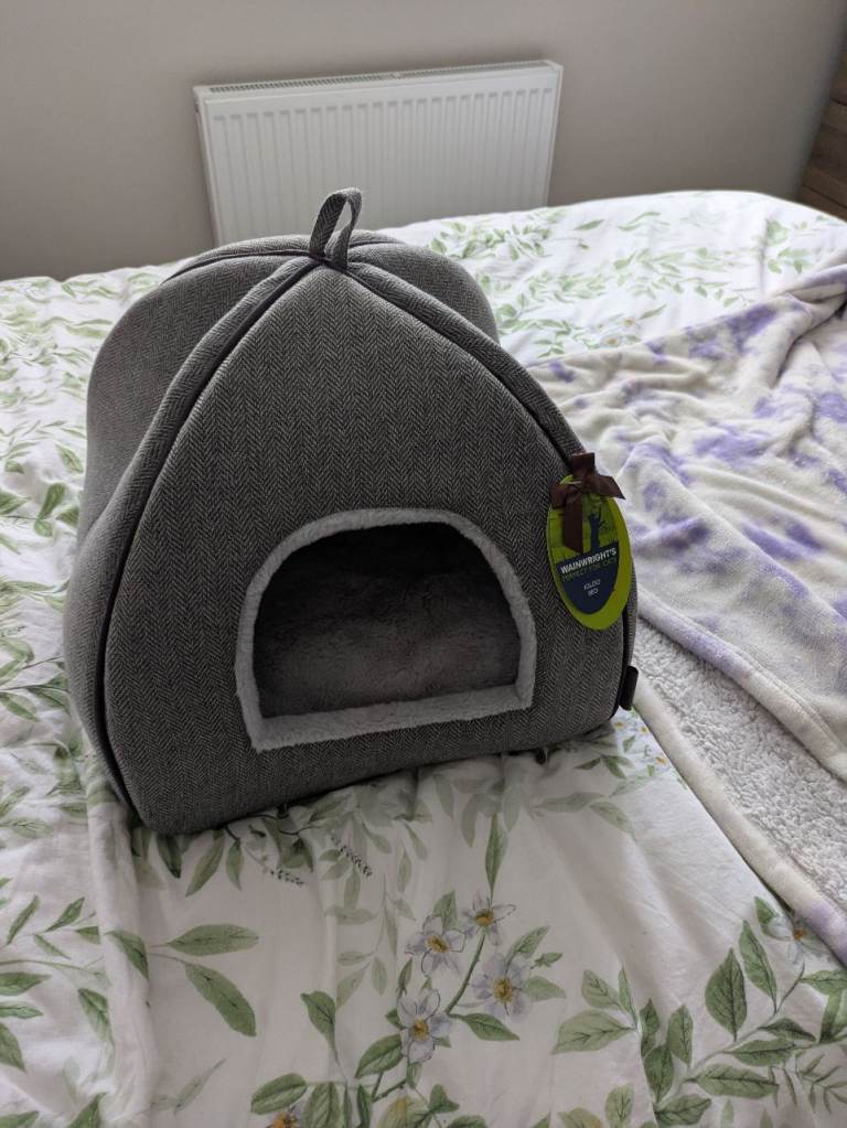 Wainwright igloo bed