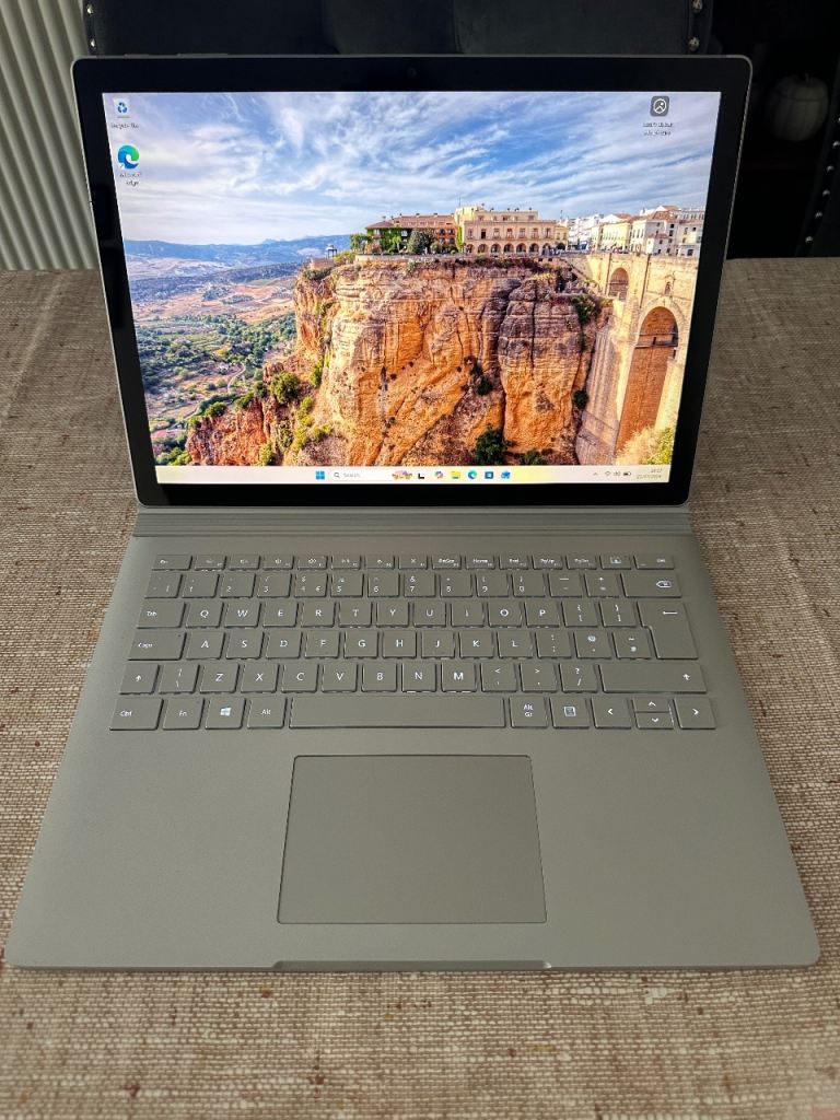 Microsoft Surface Book 3 – 13.5” Touchscreen | Intel Core i7 | 16GB RAM | 256GB SSD | Windows 11