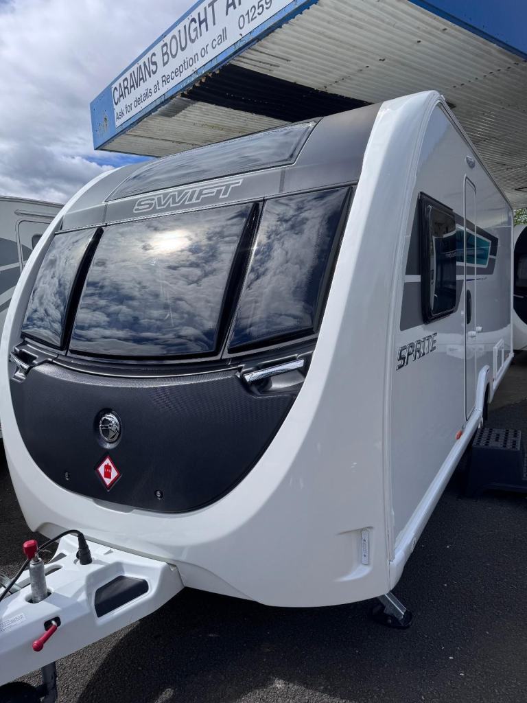 Swift Major SB, Yr.2024, Fixed Island bed, mover, 1 owner 
