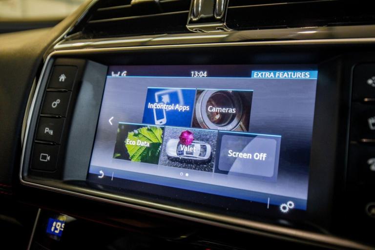 2015 Jaguar XE 2.0d R-Sport Saloon 4dr Diesel Auto Euro 6 (s/s) (180 ps) *Rear Camera + Ke SALOON...