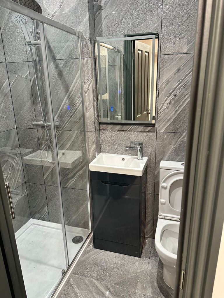 Studio room to rent new build isleworth 