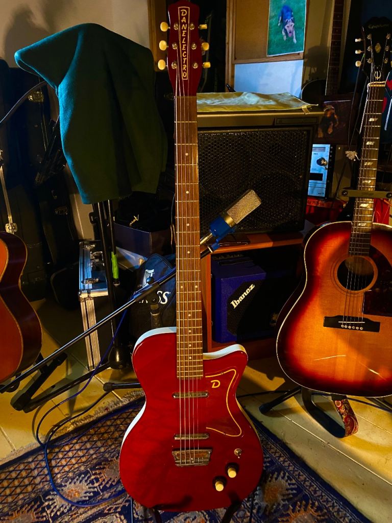 Danelectro 56 baritone guitar 