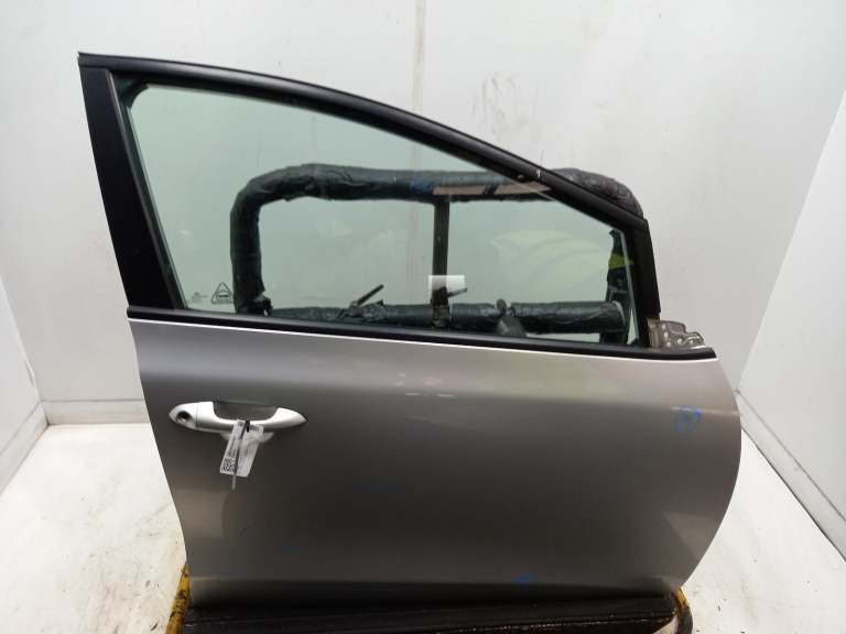 Kia Ceed Right Front Door O/S 2007-2012 Machine Silver 5 Door Hatchback