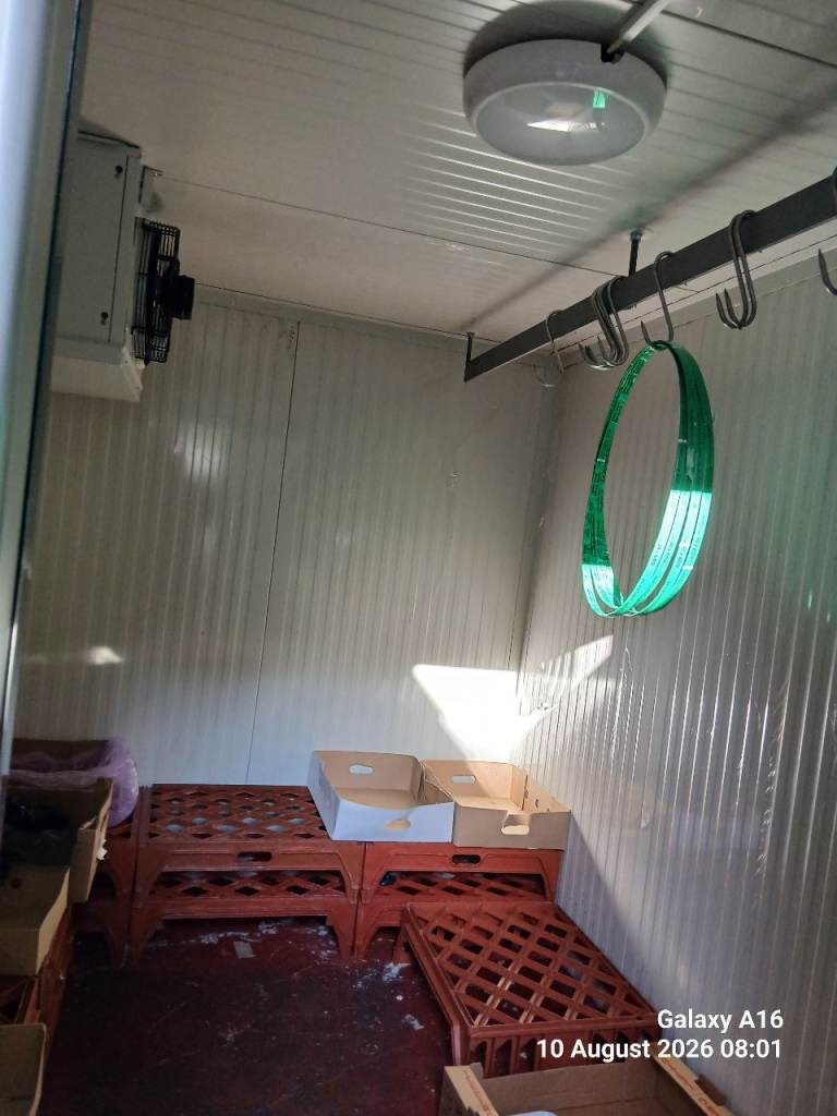 High-Quality Walk-In Cold Room – Suitable for Meat & Food Business