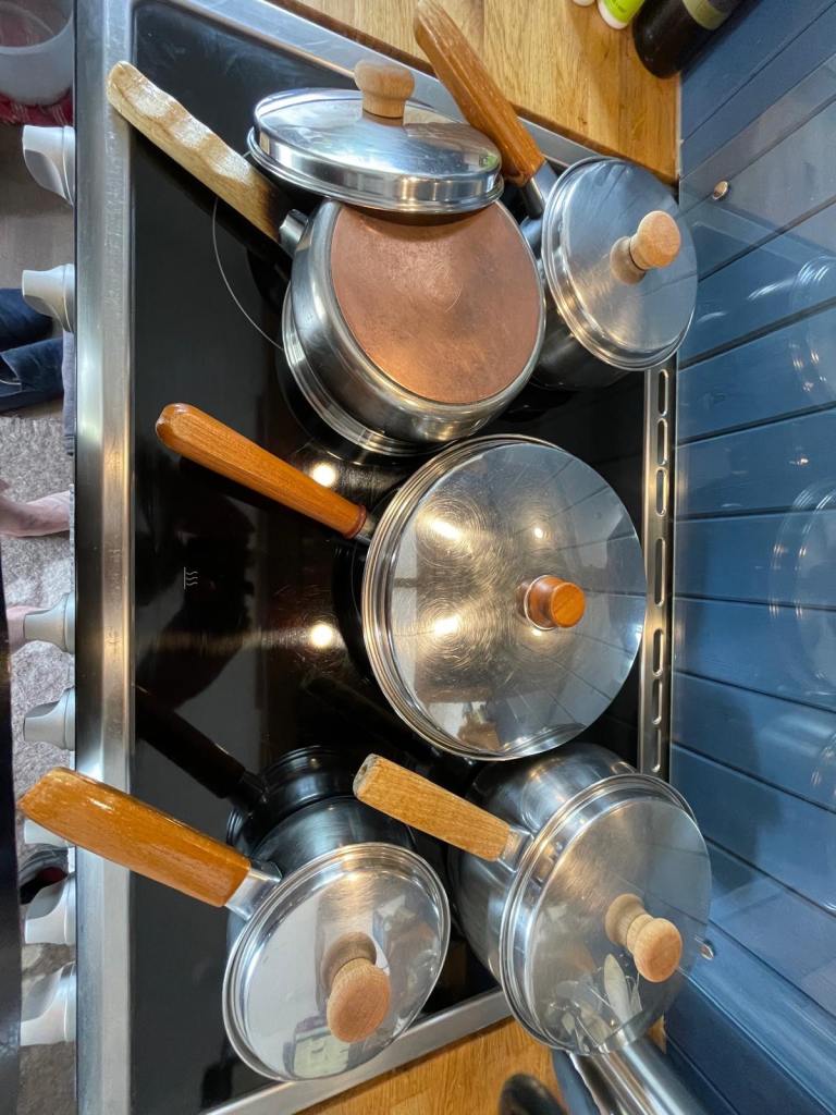 Set of Stainless Steel Pans with Lids – Good Condition