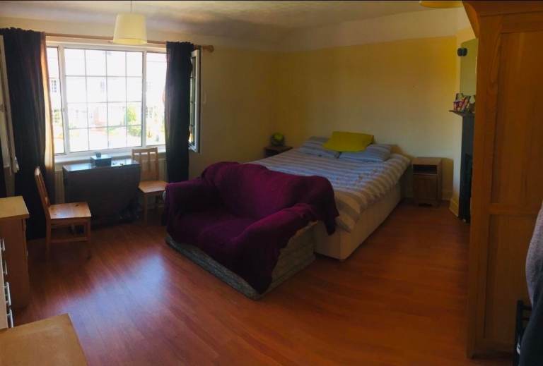 BS9 Area. Beautiful large room in house share ( Includes all utility bills)