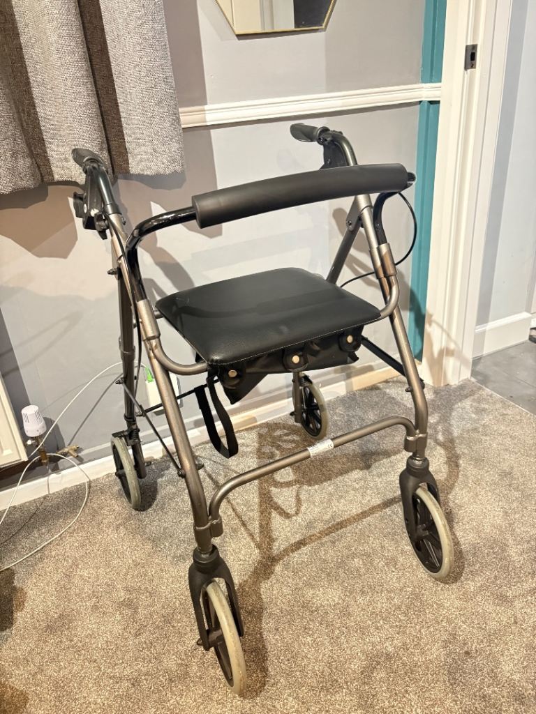 DAYS Walker / mobility rollator. Foldable and lightweight. Great condition. 
