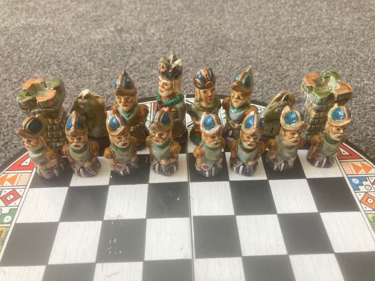 Share Vintage chess set - Conquistadors vs Indians