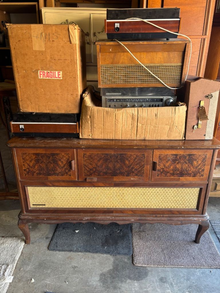 Jobs lotsVintage Wooden Stereo System Cabinet – Needs Some TLC
