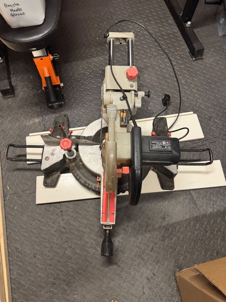 Sliding Mitre Saw
