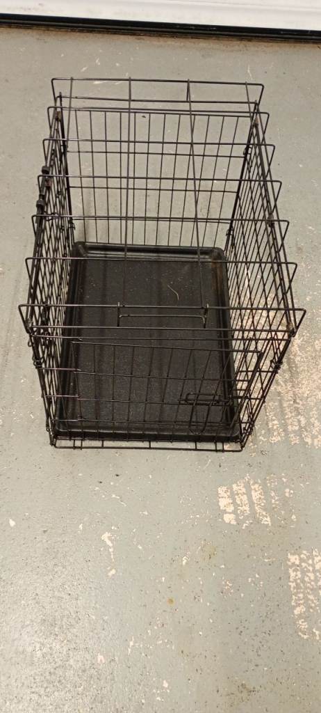 Small dog kennel never used