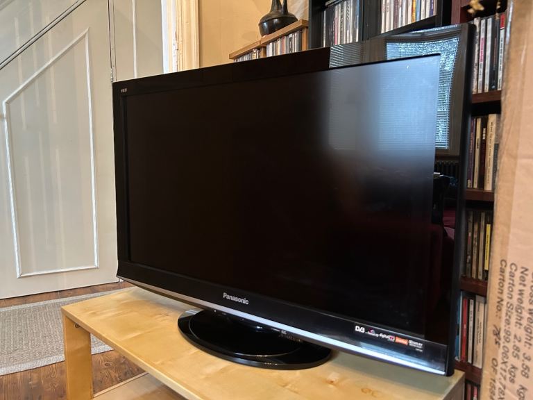 image for Panasonic Viera TX-L32G10B 32-inch 1080p LCD TV