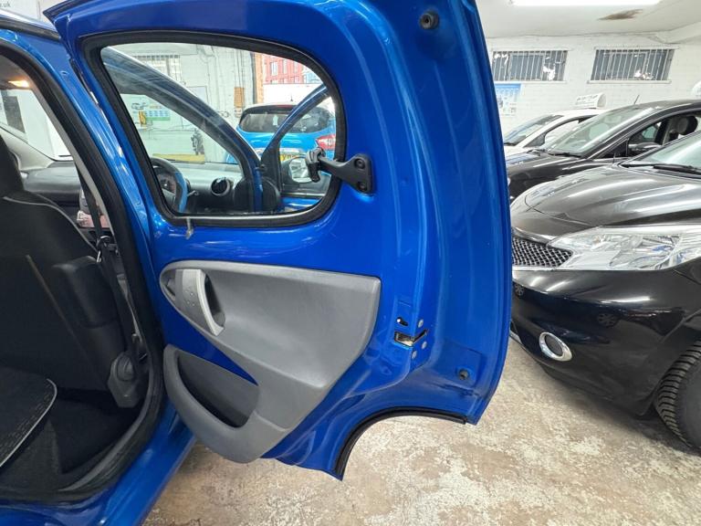 2009 Peugeot 107 1.0 Urban 5dr 2-Tronic HATCHBACK Petrol Automatic