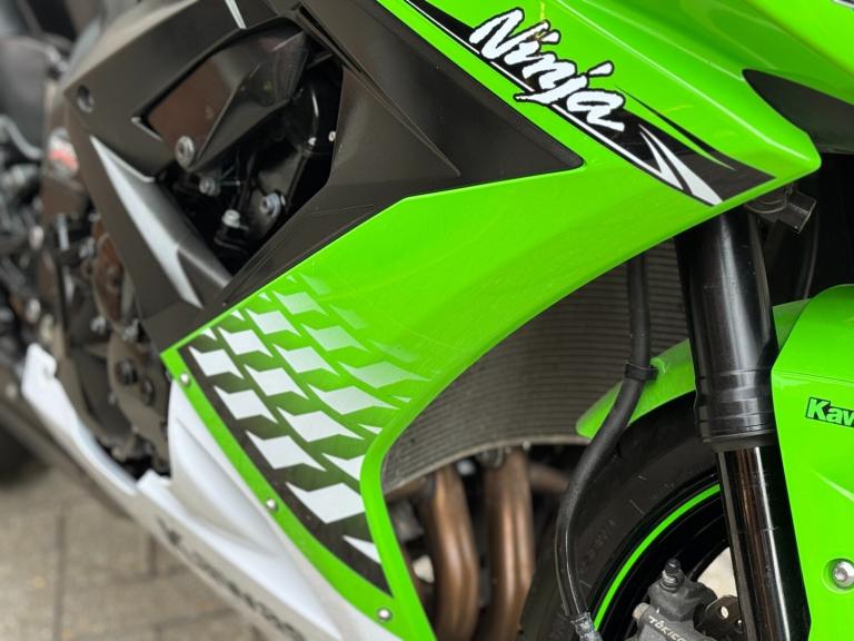 KAWASAKI NINJA ZX10R ANNIVERSARY EDITION 2011 (11) SUPER SPORT + 8,500 MILES 