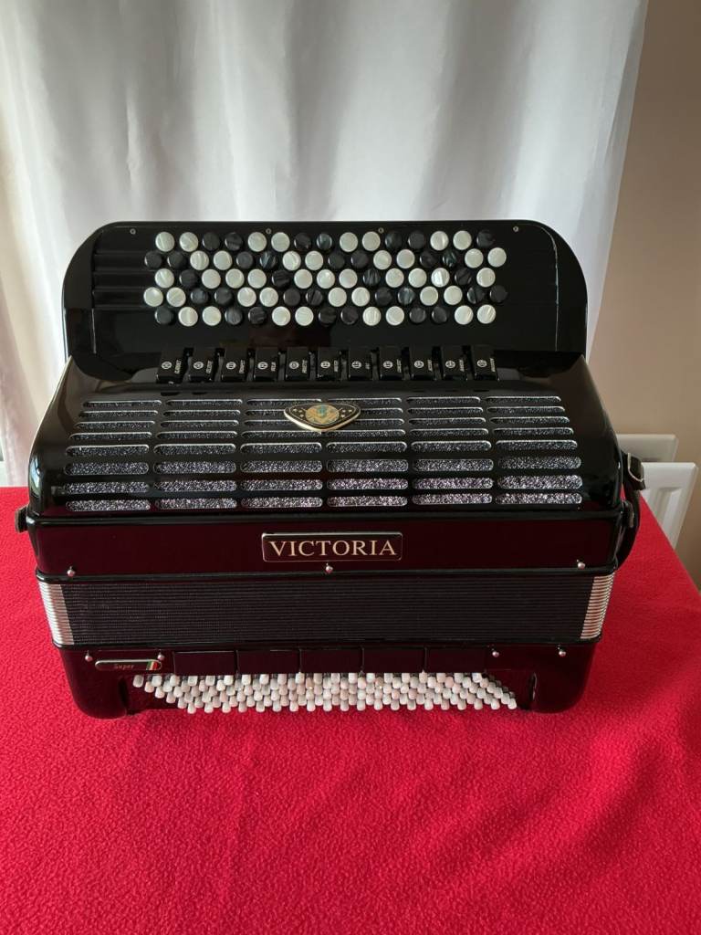 Accordion - Handmade Italian Accordion - Victoria Ac255V 5-Row, 120 Bass Accordion and Carry Case