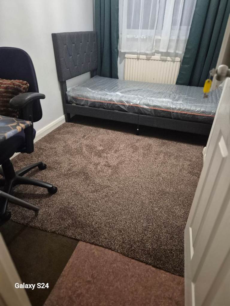 Single Room Available 