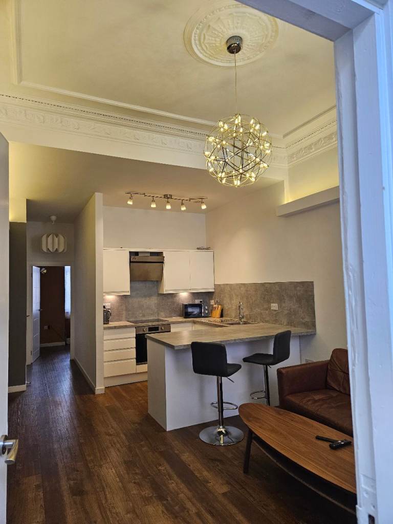 1 Bedroom Main Door Flat, Fully Furnished, Newly Refurbished to very high standard, £850 PCM