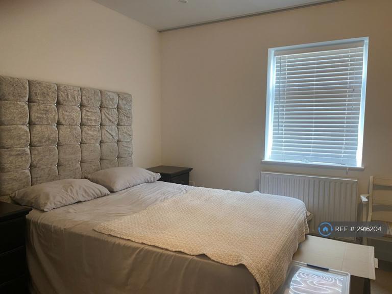 2 bedroom flat in Old Walstead Bakery Stores, Walstead, Lindfield, Haywards He (2 bed) (#2916204)