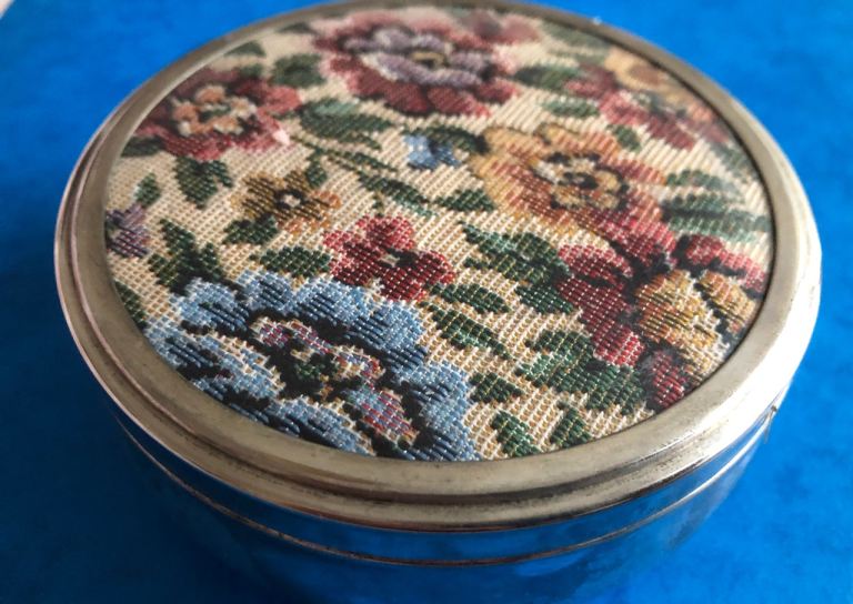 Jewelery trinket box