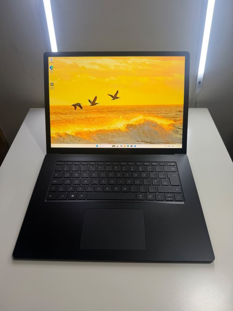 Microsoft Surface Laptop 3 15” i5-1035G7 16GB RAM 256GB SSD Touch Win 11