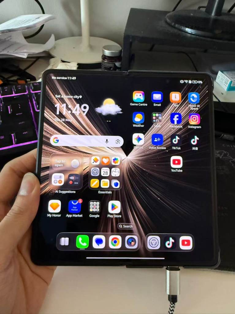HONOR MAGIC V5 as good as new