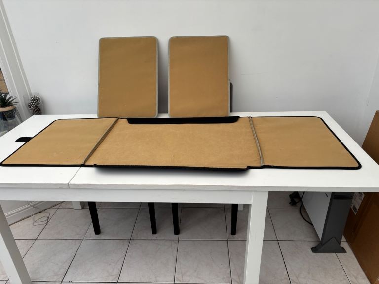 Portable jigsaw puzzle board 