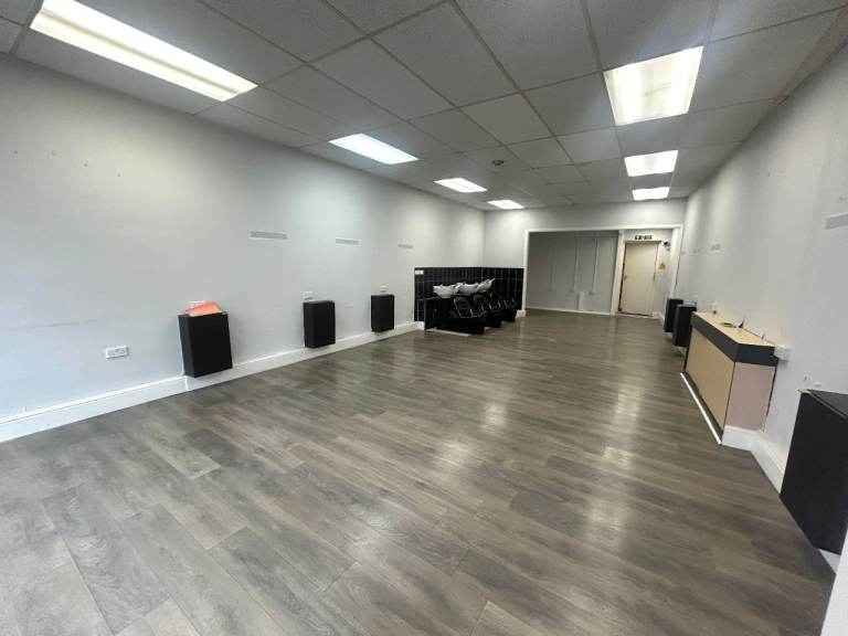 Excellent High Street Lease for Sale- Shop to rent. Retail opportunity available. Greenford Broadway