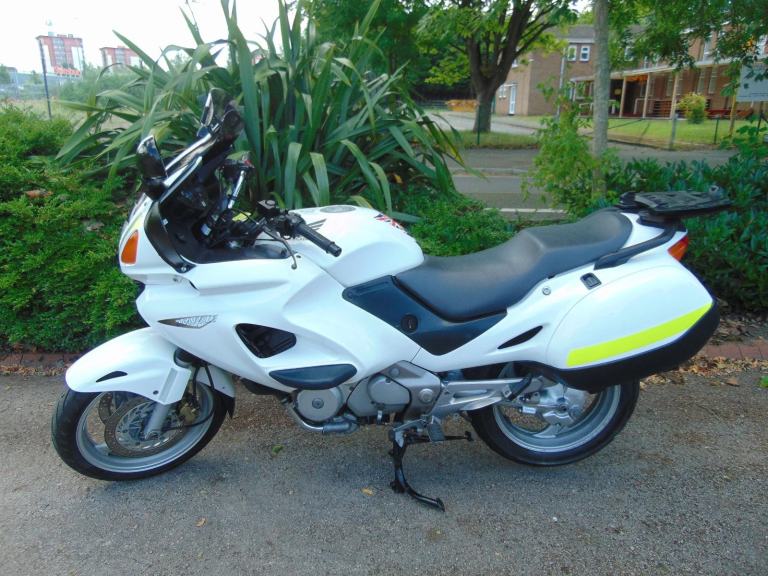 Honda NT650V DEAUVILLE 2001 shaft drive tourer serviced new MOT lovely runner 