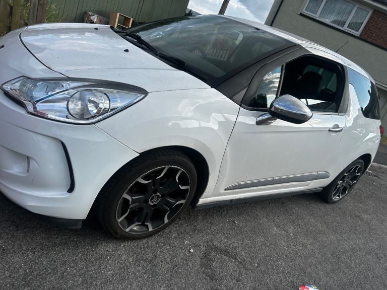 Citroen, DS3, Hatchback, 2010, Manual, 1560 (cc), 3 doors