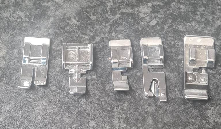 sewing attachment presser feet -zig zag- straight stitches