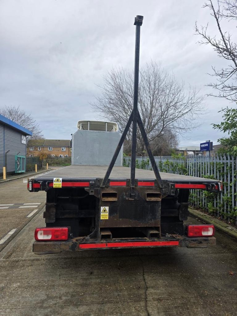 2015 DAF CF 75.330 26T FLATBED WITH MOFFETT ATTACHMENTS