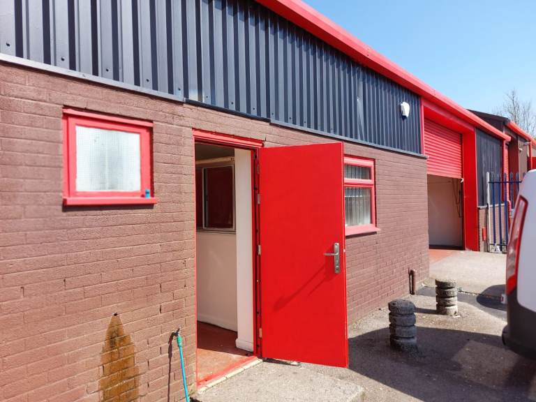 A refurbished warehouse unit with fenced rear yard, located in Tonypandy, no deposit!