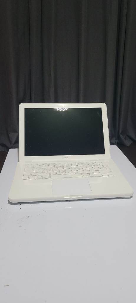 Late 2009 mackbook for parts or repair 