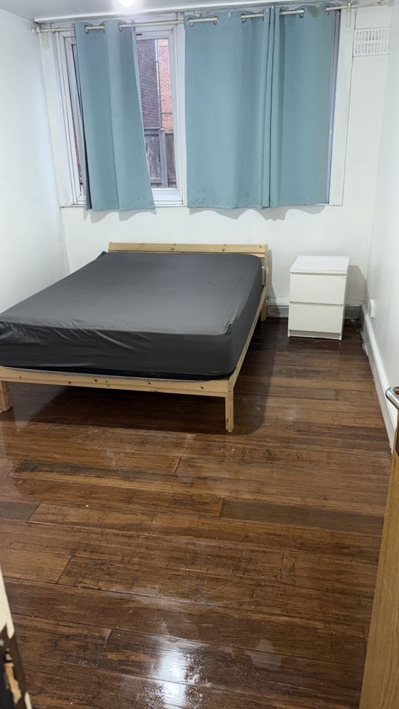 Double room to let 