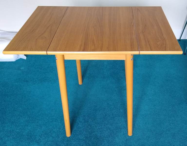 Table with Collapsible Flaps - Length 45-90cm - Width 60cm - Height 74cm