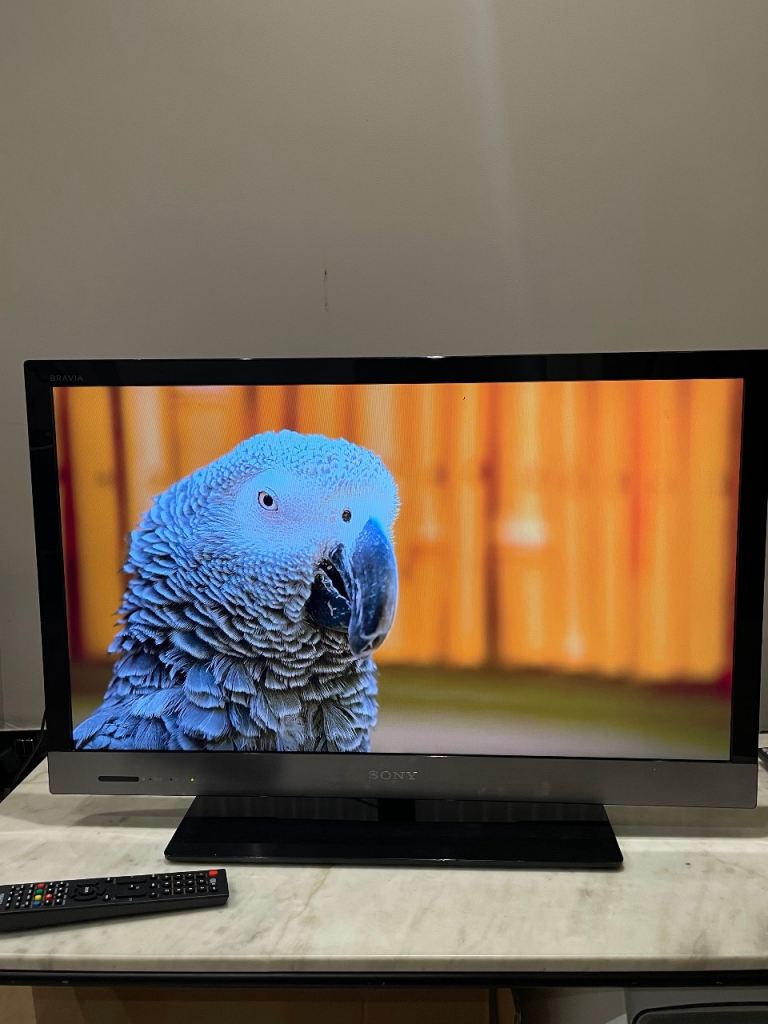 32 inch Smart TV + Brand New Fire stick